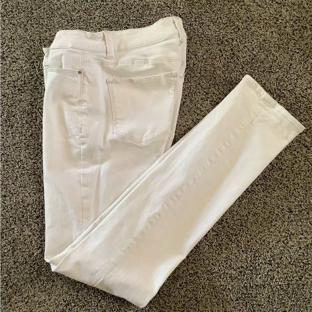 Ann Taylor White jeans Size 2